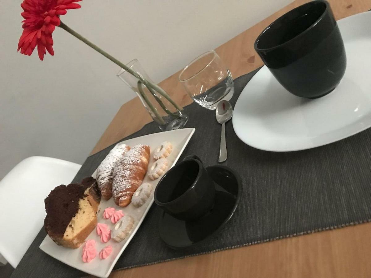 Raya 28 Panzió Bari Kültér fotó
